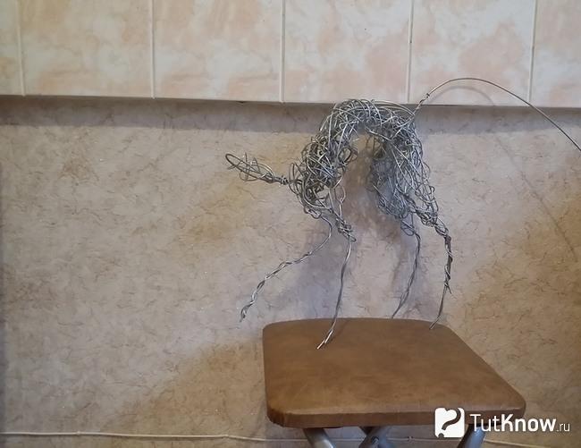 Придание плетеной проволоке формы кота