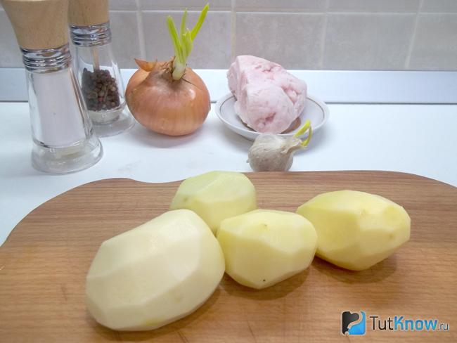 Картофель очищен от кожуры и вымыт