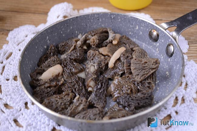 Заготовленные для жарки грибы