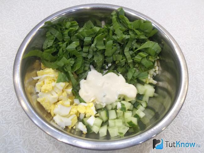 Продукты заправлены сметаной