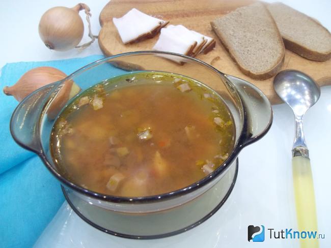 Готовый томатный суп с цыпленком и свиным сердцем