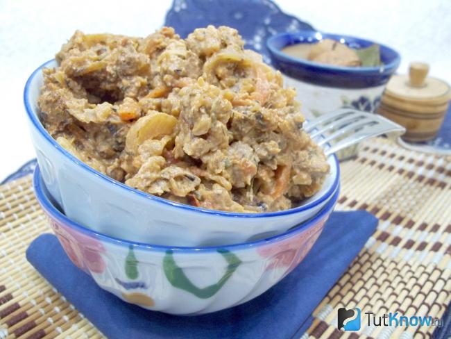 Готовое овощное рагу с мясом и рисом