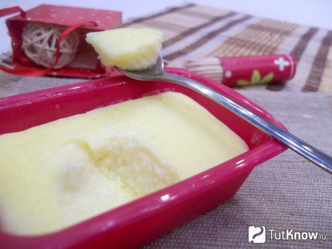 Готовое паровое суфле из манной крупы с молоком и кокосом