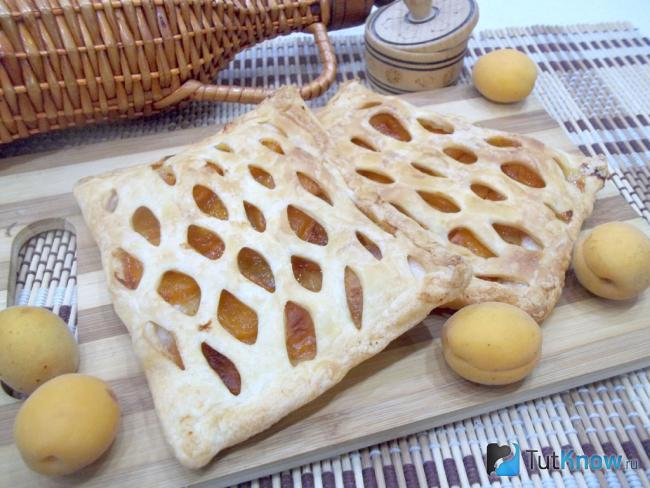 Готовые слойки из готового слоеного теста с абрикосами