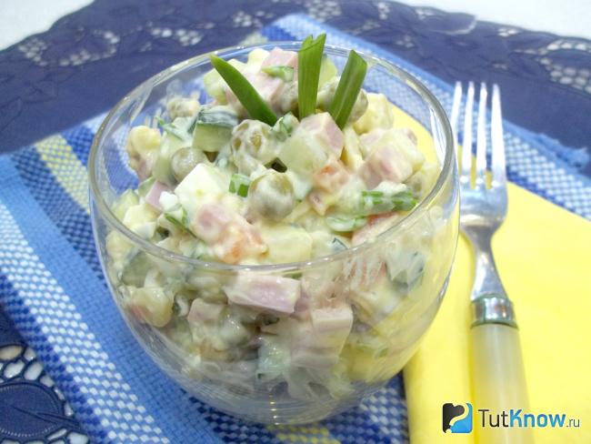 Готовое оливье со свежими огурцами и морковью
