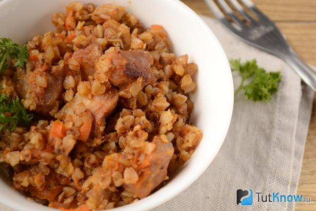 Гречка по-купечески с мясом крупным планом
