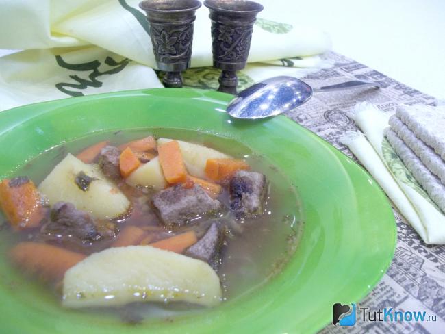 Готовый мясной суп с печенью и овощами