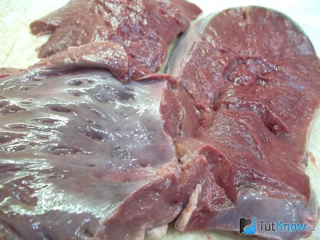 говяжье сердце нарезано кусочками