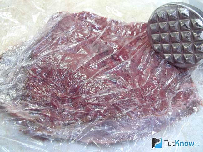 говяжье сердце отбито кухонным молотком