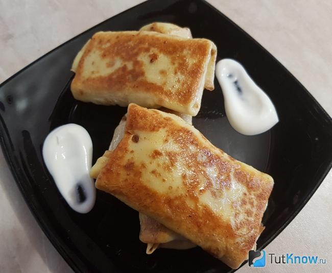 Готовые блинчики с грибной и куриной начинкой