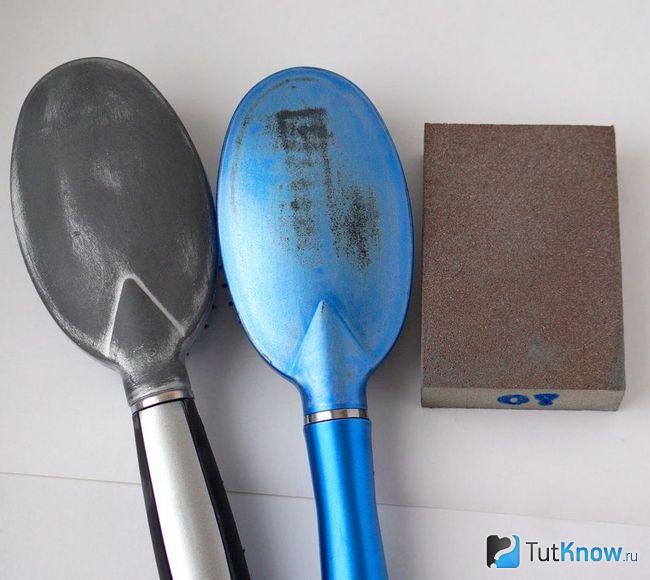 Две массажные расчёски для работы