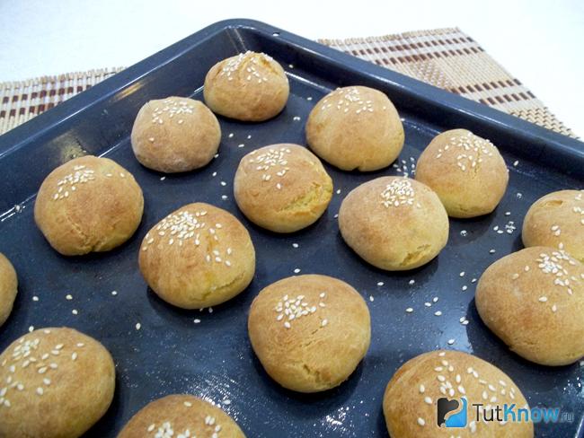 Готовые быстрые булочки на кислом молоке с грушами