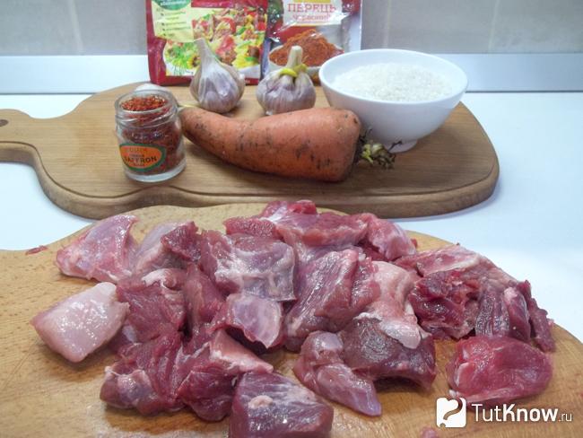 Мясо нарезано кусочками