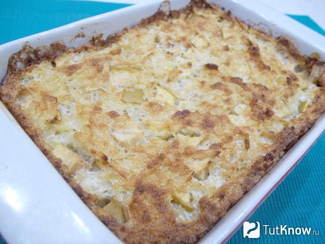 Готовая рисовая запеканка с яблоками