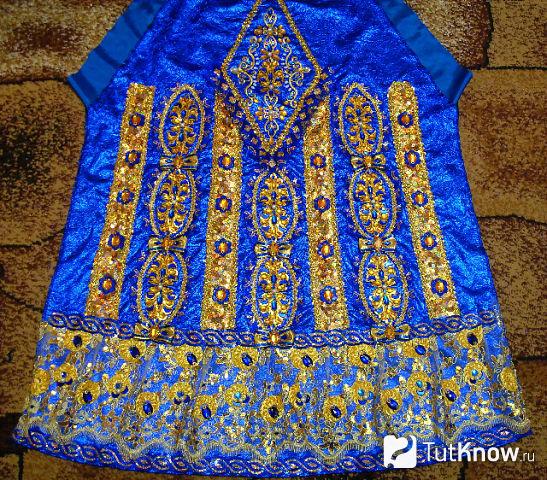 Украшения на центральной части юбки