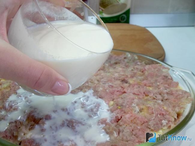 Продукты залиты сливками