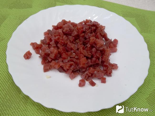 Свекла отварена и нарезана кубиками
