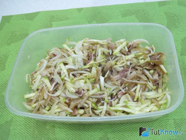 Готовая закуска по-корейски из ушек и кабачков
