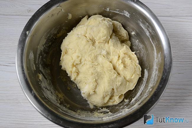 Тесто для печенья в миске