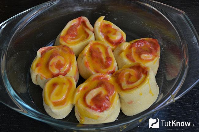 Улитки смазаны яичным желтком