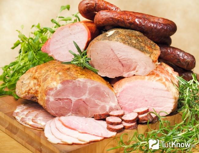 Копченые мясные продукты