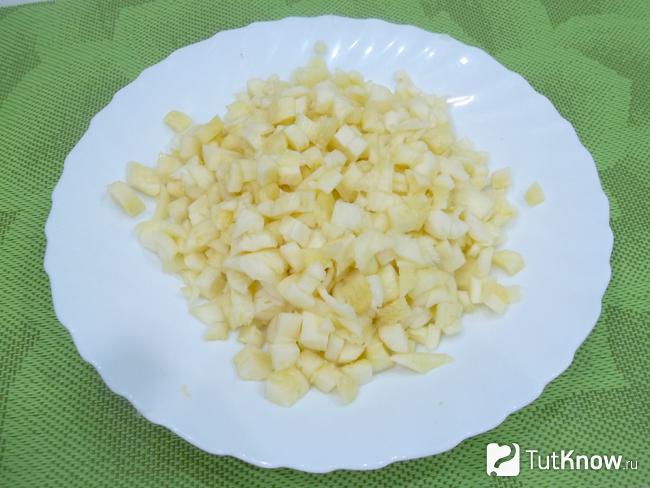 мякоть кабачков нарезана кусочками