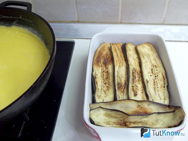 Мясная начинка прикрыта жареными баклажанами