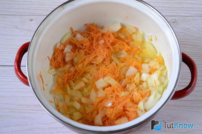 Морковь и лук после пассирования