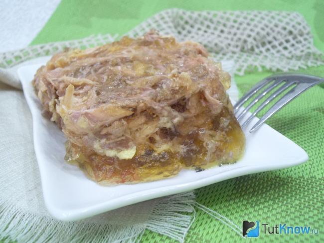 Готовый холодец из курицы