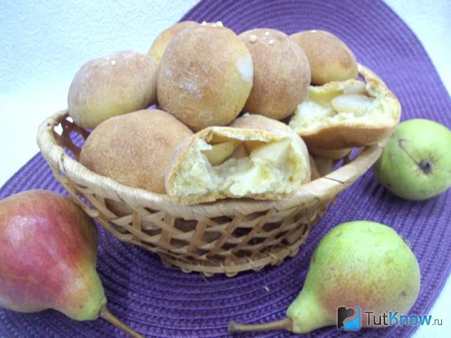 Готовые быстрые булочки на кислом молоке с грушами