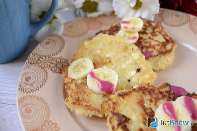 Творожники с бананом и овсянкой крупным планом