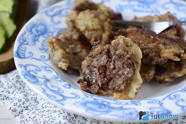 Куриные сердечки в кляре крупным планом