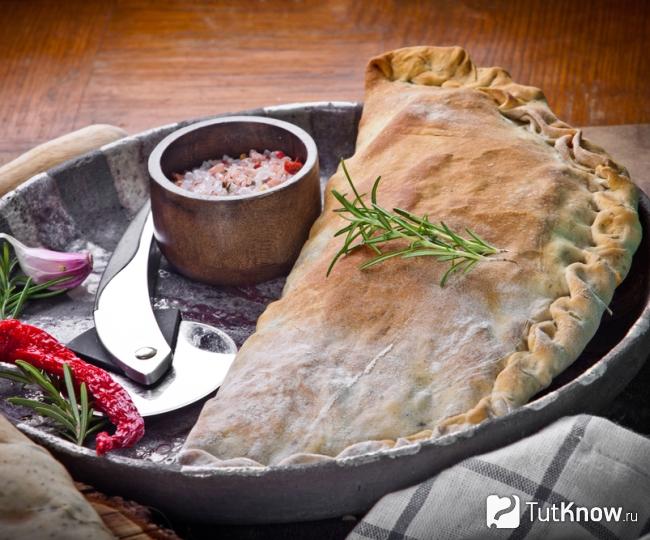 Закрытая пицца Кальцоне