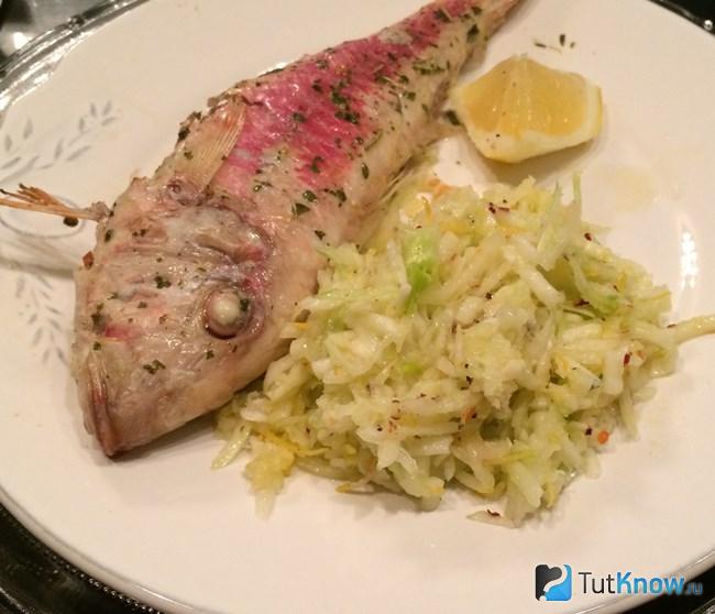 Барабулька с салатом из фенхеля