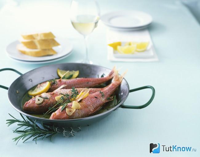 Запеченная барабулька с розмарином
