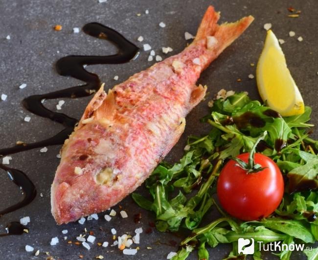 Запеченная барабулька с лимоном