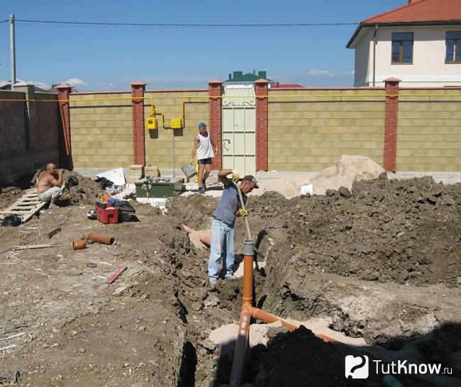 Засыпка труб и обслуживающих систем септика