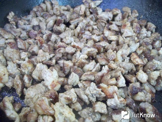 Мясо обжарено до золотистой корочки