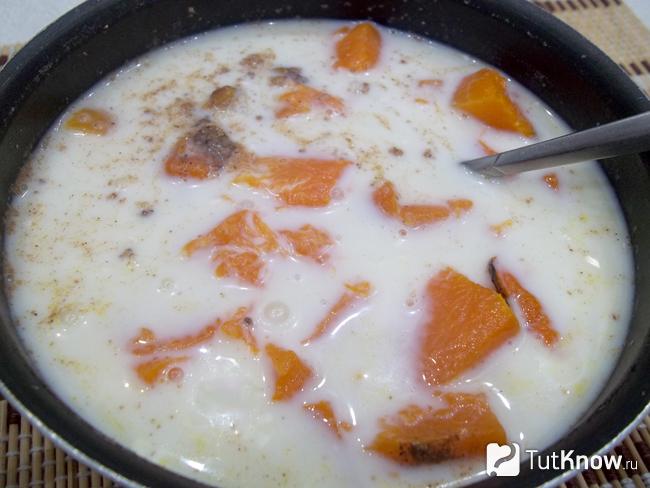 Овсянка и тыква залиты молоком