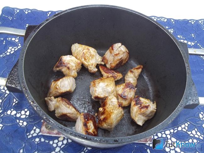 Мясо нарезано и обжарено