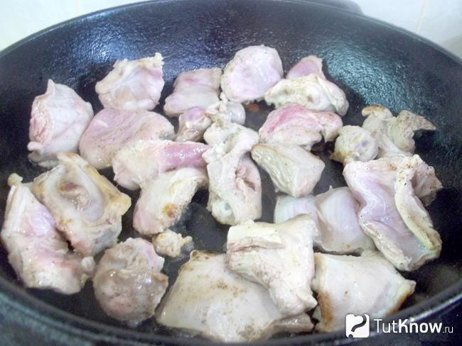 Мясо жарится