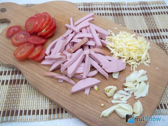 Продукты для начинки нарезаны