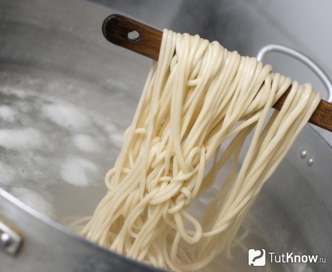 Приготовление лапши для лагмана