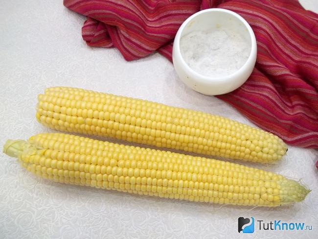 Кукуруза очищена от шелухи