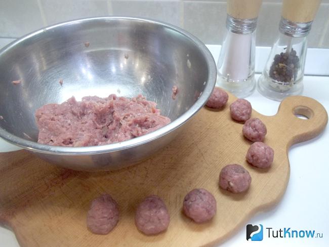 Готовые мясные фрикадельки