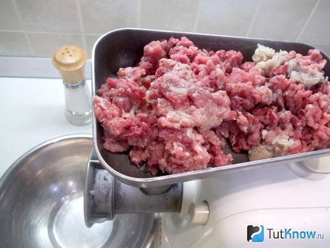 мясо с луком перекручены еще 2 раза