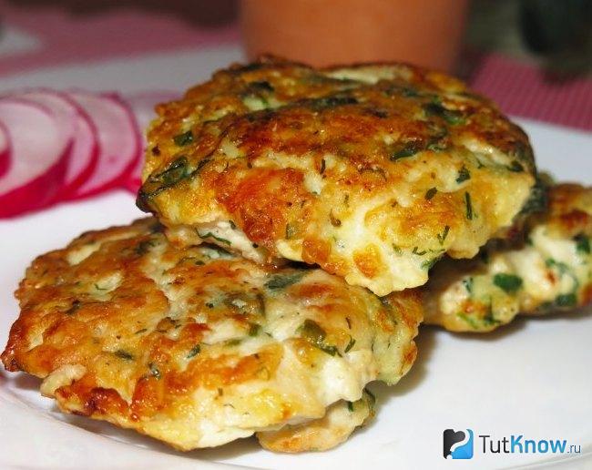 Рубленные котлеты из индейки с петрушкой и укропом
