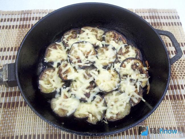Готовые баклажаны жареные с сыром