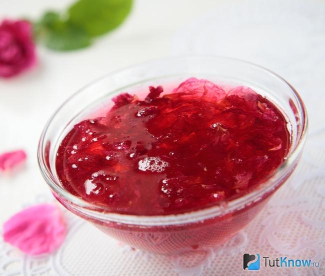 Варенье из лепестков роз и имбиря