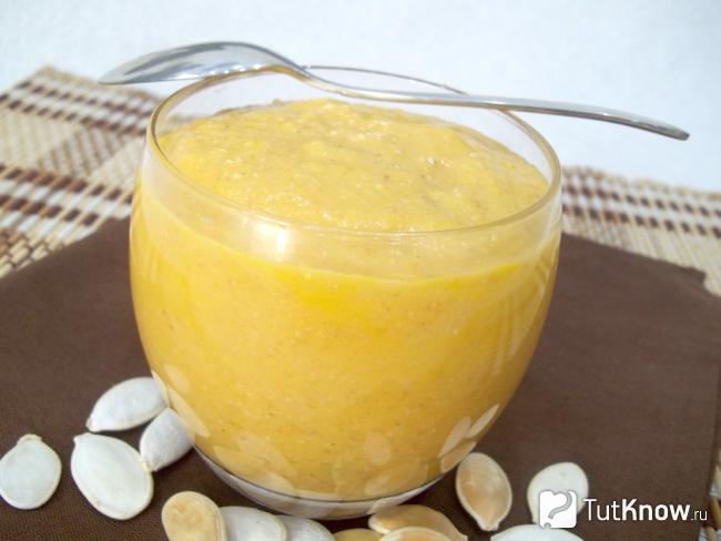 Готовое смузи из овсянки, тыквы и кураги